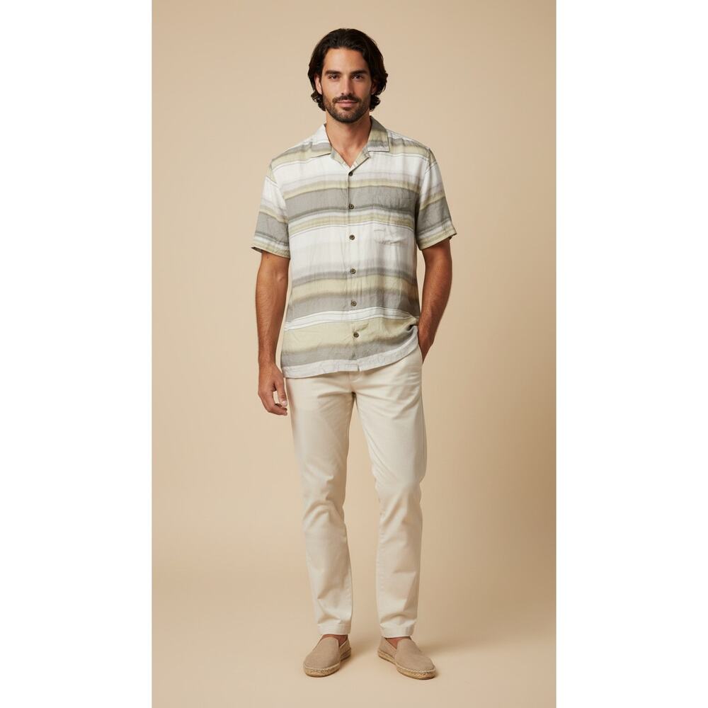Tommy Bahama Camp Shirt Mens Medium 100% Silk Striped Short Sleeve Button Up